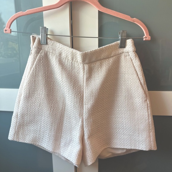 Cream textured shorts - Picture 2 of 4